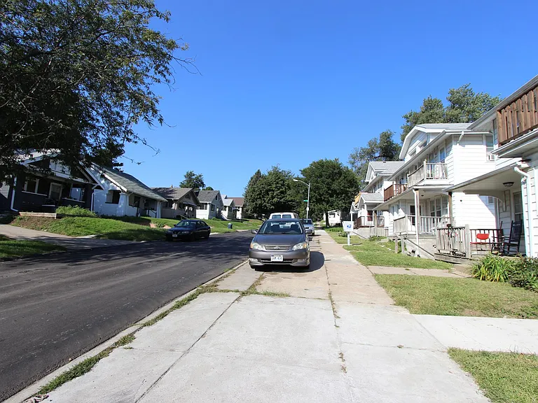 4816 Burt St #1/2-2 — Photo 4