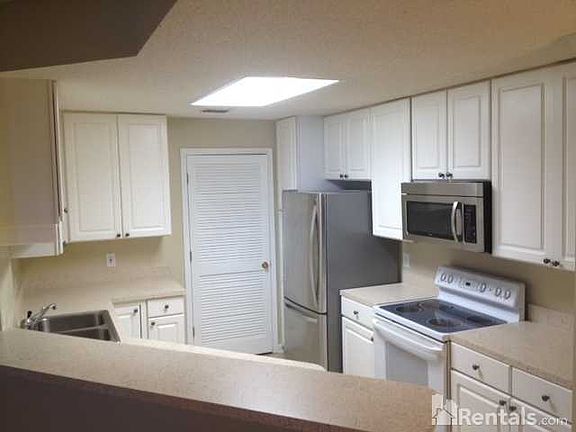 2nd image of 621 Mc Gill Park Ave NE