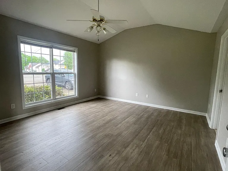 2819 Faith Ln — Photo 36