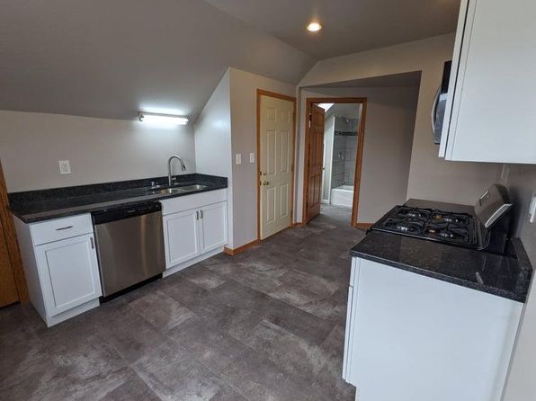 3675 E Hammond Ave, Cudahy, WI 53110