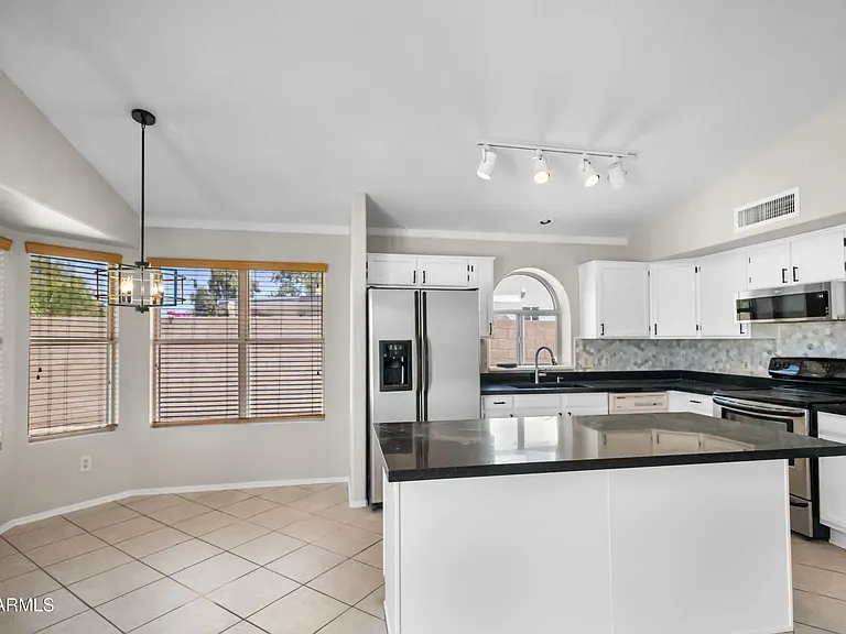 1214 E Beverly Ln — Photo 10