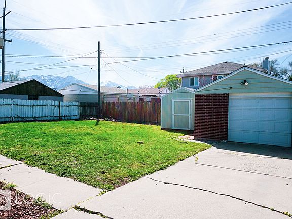 3rd image of 388 E Truman Ave
