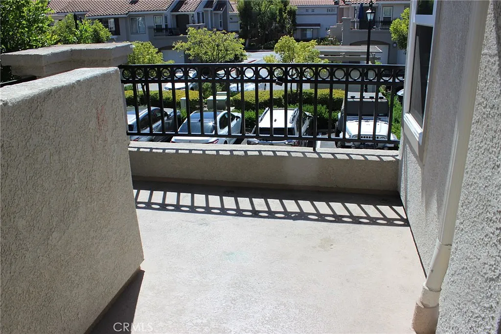 2 bed, 900 sqft, $2,975 — Photo 3