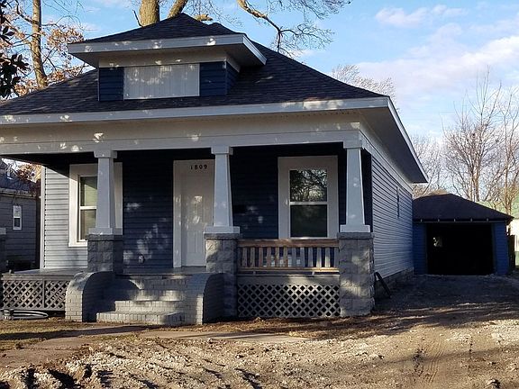2nd image of 1809 N Elm St