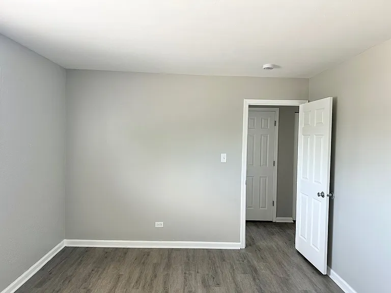 1721 E Roosevelt Rd #2 — Photo 9