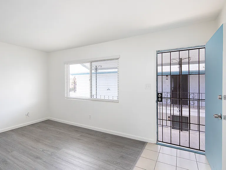 Ocean Palms Apartments — Photo 20