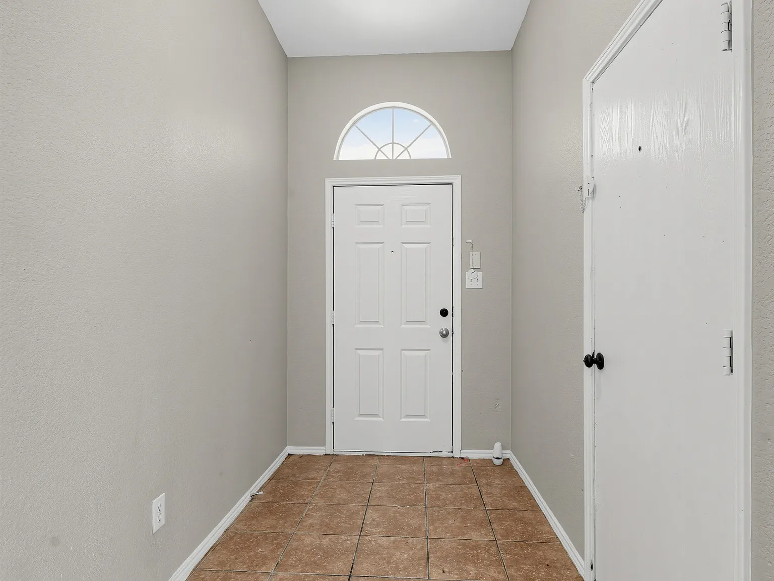 4 bed, 1898 sqft, $2,200 — Photo 4