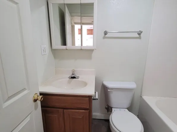 403 W Freeman St #16, Carbondale, IL 62901