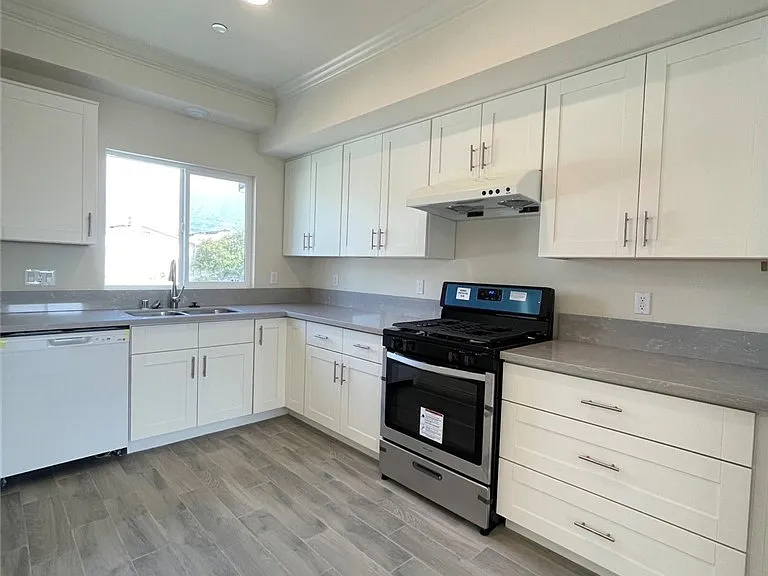 820 N Soldano Ave — Photo 4
