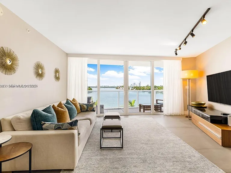 9821 E Bay Harbor Dr #503 — Photo 4