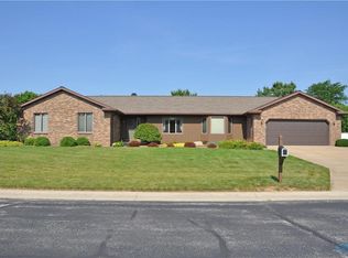 20 Ponds Side Dr, Fremont, OH 43420