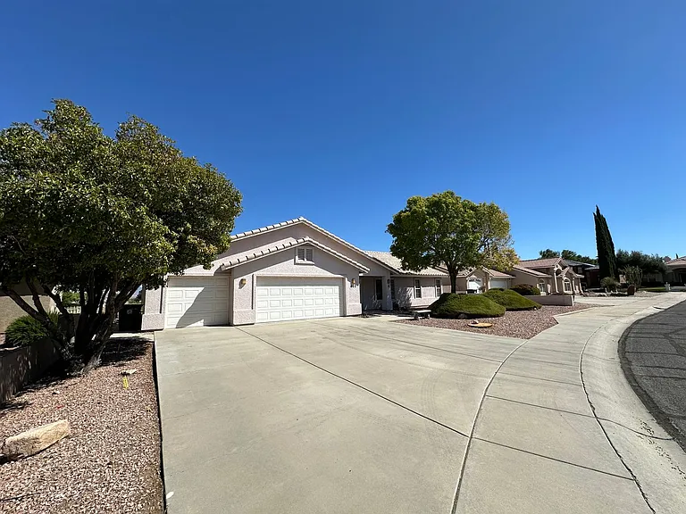 660 Country Club Dr — Photo 5