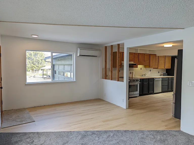 2428 Yew Street Rd — Photo 4