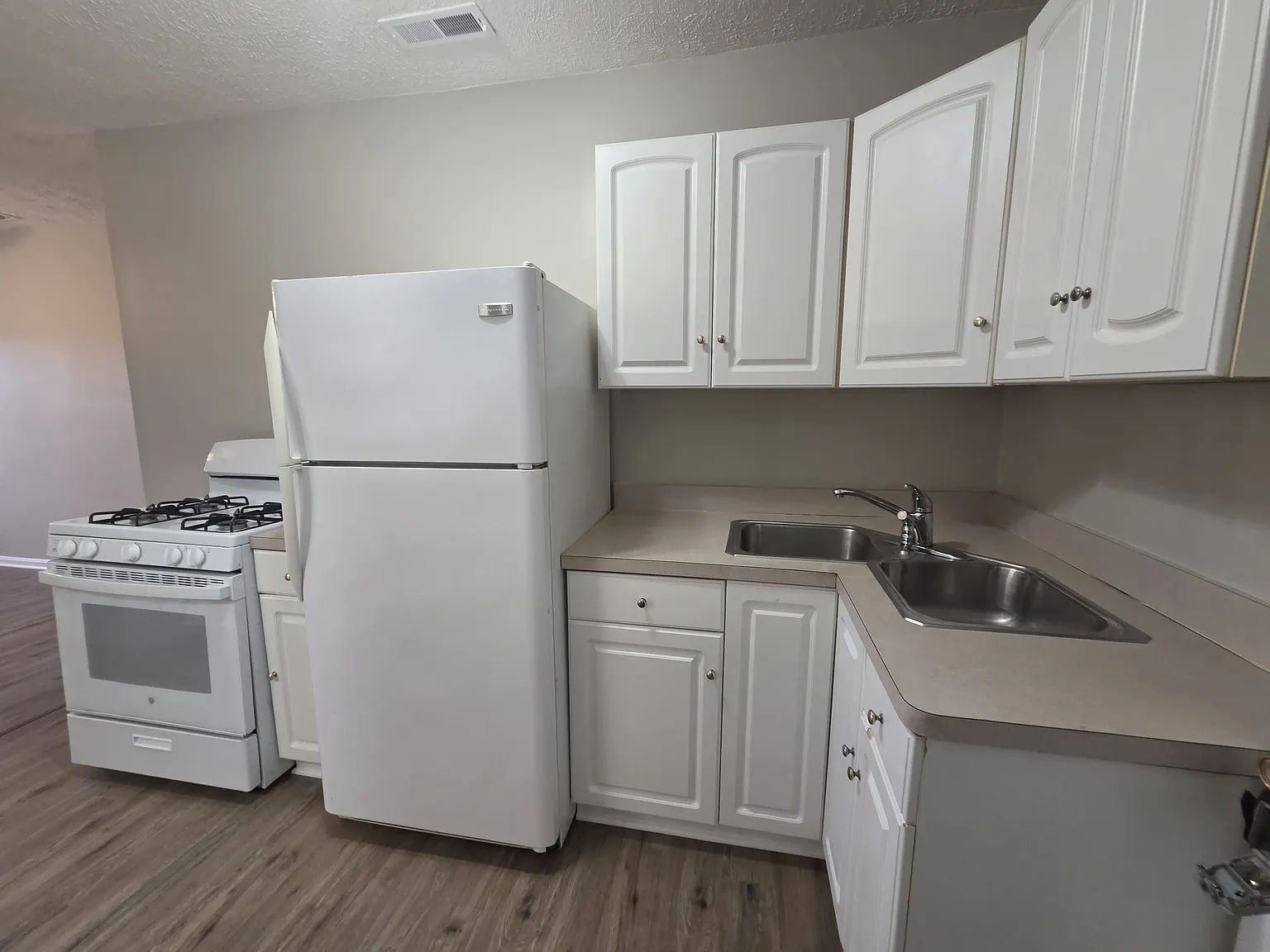 1 bed, 450 sqft, $695 — Photo 2