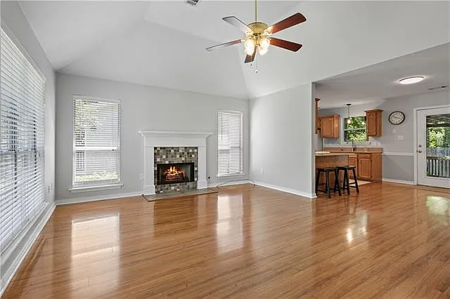 102 Woods Dr — Photo 3