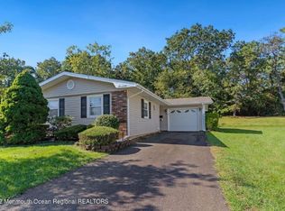 17 Robinson Rd, Brick, NJ 08724