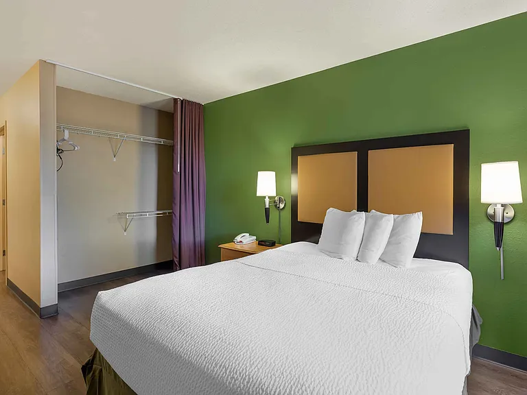 Studio Suite - 1 Queen Bed
