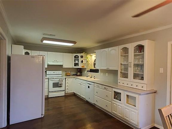 Large Kitchen with Beautiful Built In Cabinets
