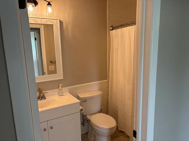 7050 Villa Dr #5 — Photo 8