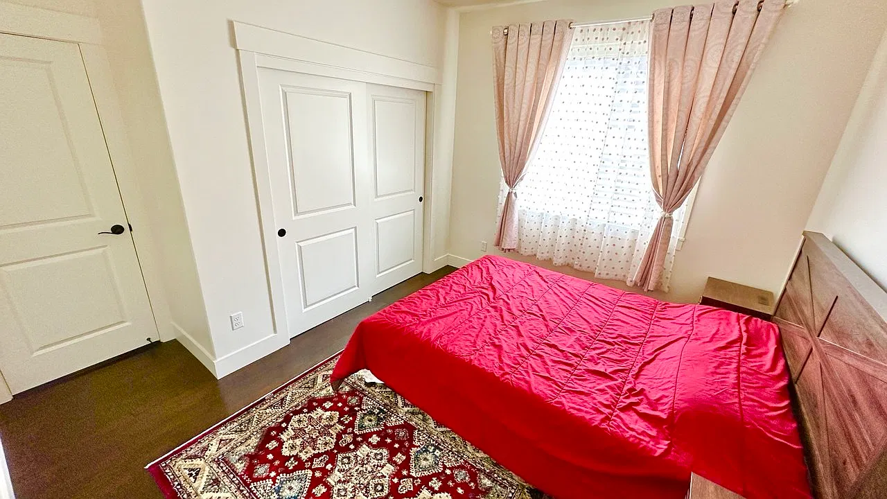 3 bed, 1800 sqft, $850 — Photo 2
