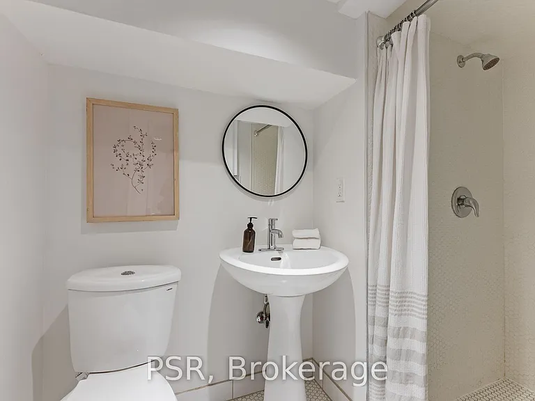 126 Dovercourt Rd — Photo 33