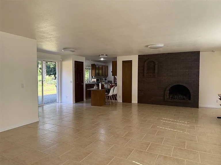 15405 SE Fairwood Blvd — Photo 3