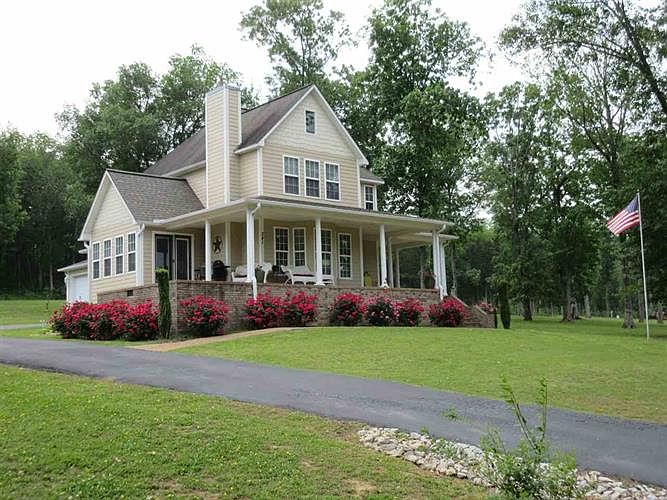 1st image of 541 Bradley Ln
