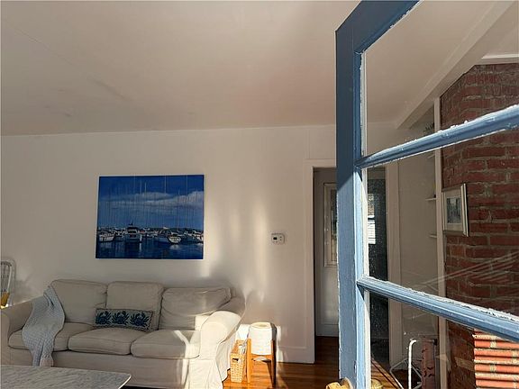 3rd image of 9 Champlin Dr