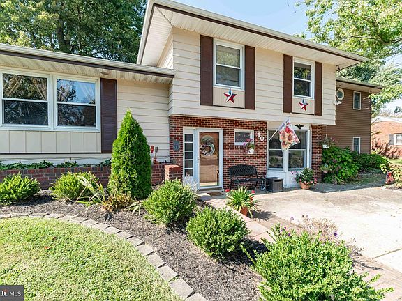 2nd image of 10 Delaware Dr