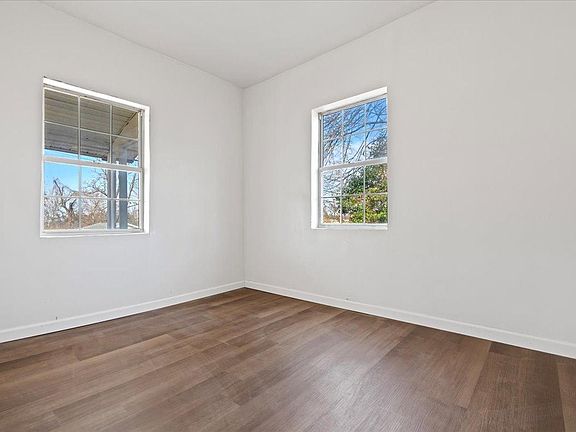 5th image of 713 Hillcrest St
