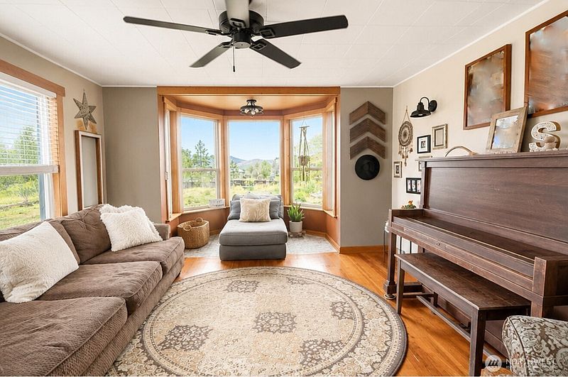4th image of 1012 Rodger Street
