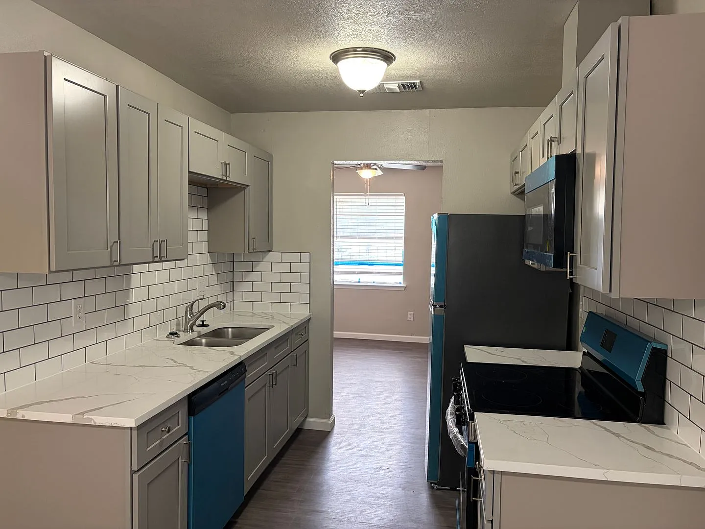 Relocate with Ease! Stylish Mid-Term Rental, All Utilities and Lawn Care Included! — Photo 2