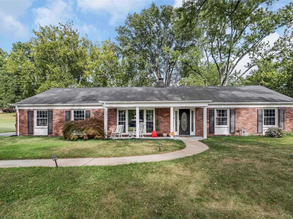 70 Grand Circle Dr, Maryland Heights, MO 63043