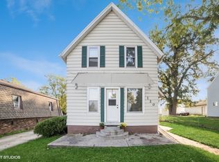 120 Sabin St, Sycamore, IL 60178