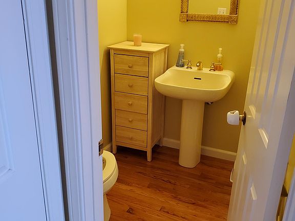 Guest Bath off Entry Hall