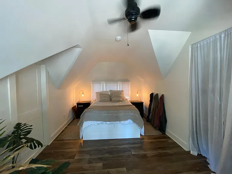 827 E Brady St #3 — Photo 9