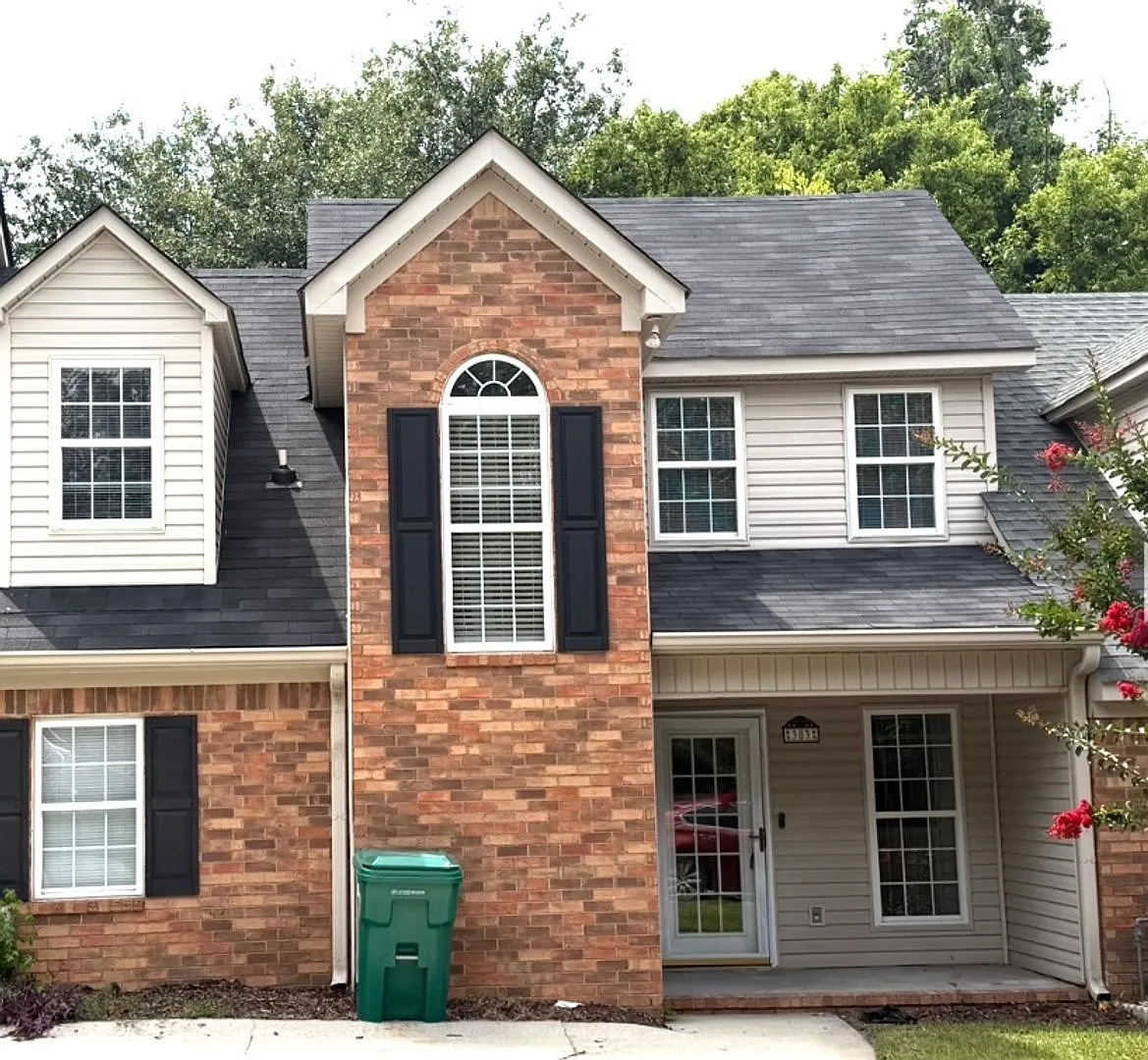 End Unit Harvestwood Townhome — Photo 1