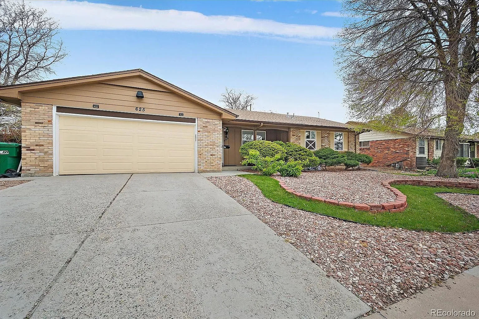 3 bed, 1300 sqft, $2,700 — Photo 1