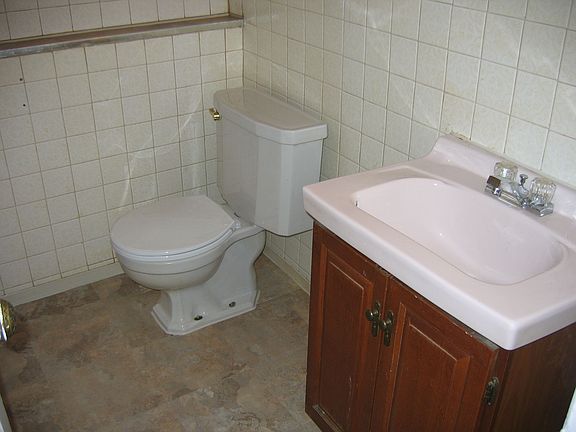 1-Bdrm unit - Bathroom