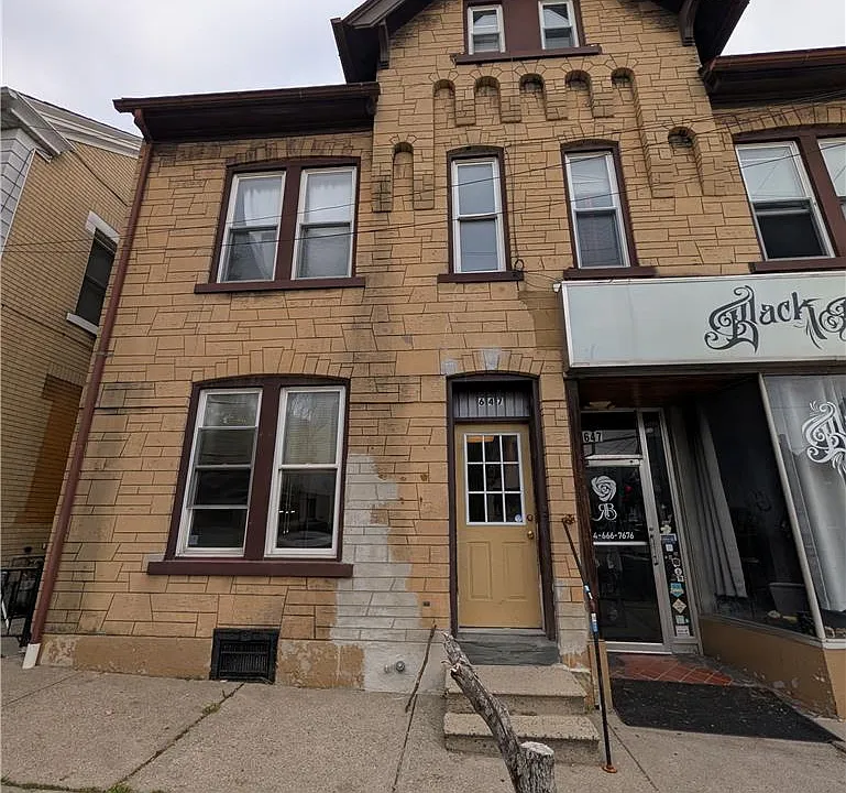 647 N New St #2