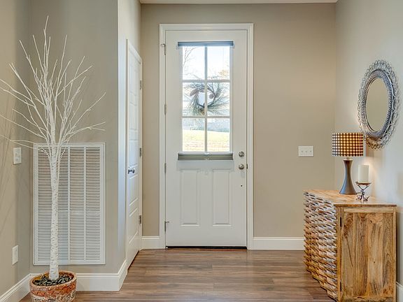3rd image of 536 Aubrey Ln