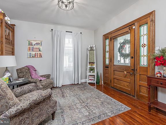 2nd image of 923 Collings Ave