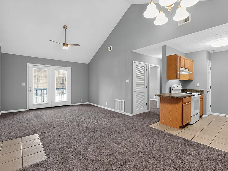 Shelbyville Place — Photo 1