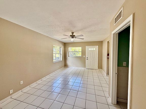 3rd image of 1475 NE Waveland Ave Unit B