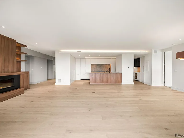 1133 Race St #16B — Photo 8