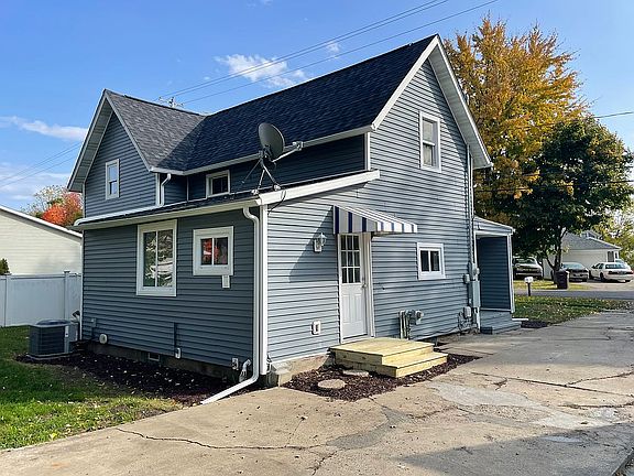4th image of 121 E 1st North St