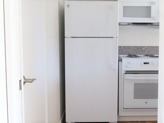 5th image of 1005 S Eliseo Dr #20