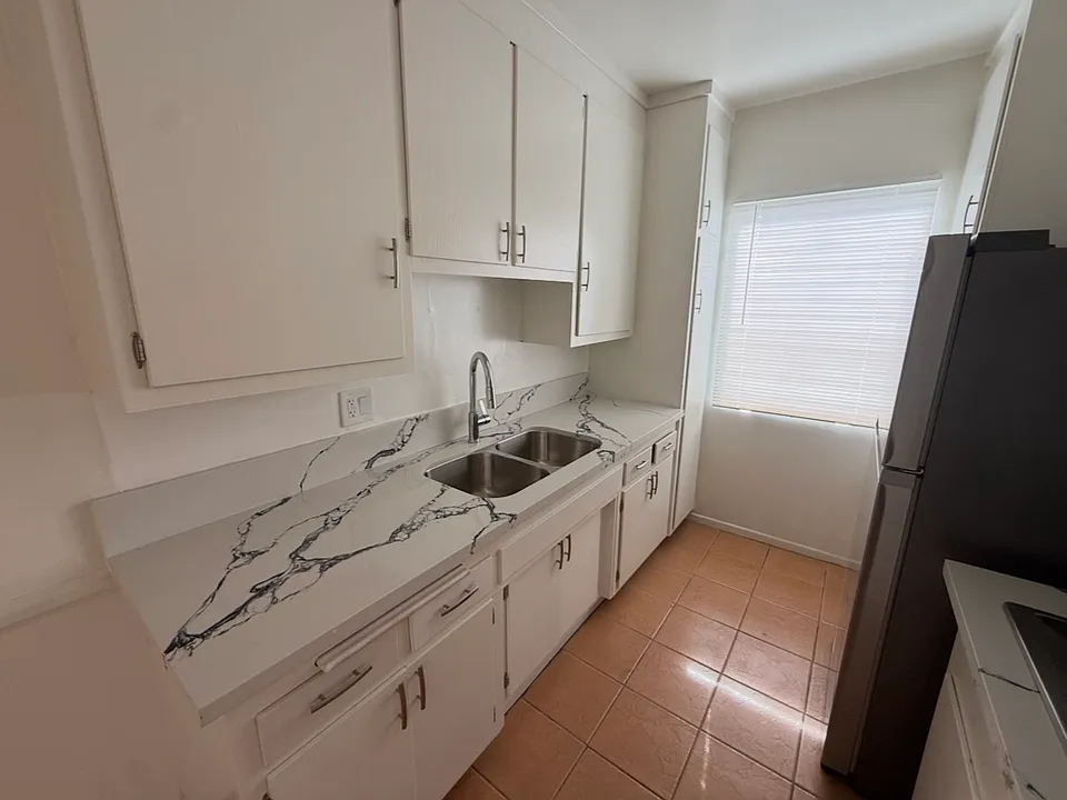 11940 Burbank Blvd #19