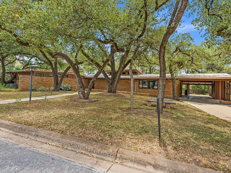407 Almarion Dr — Photo 32
