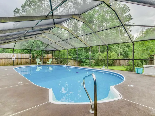 5731 Princeton Dr, Pensacola, FL 32526